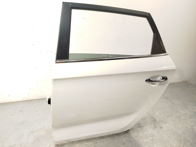 Recambio de puerta trasera izquierda para kia carens iv 1.7 crdi referencia OEM IAM 77003A4000  