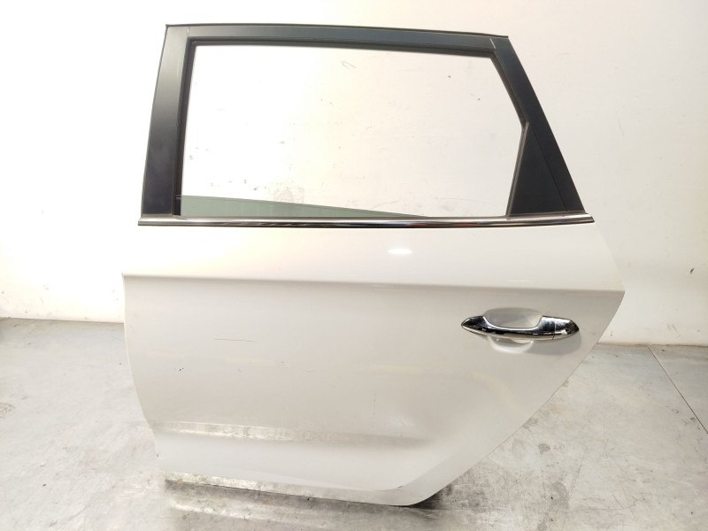 Recambio de puerta trasera izquierda para kia carens iv 1.7 crdi referencia OEM IAM 77003A4000  