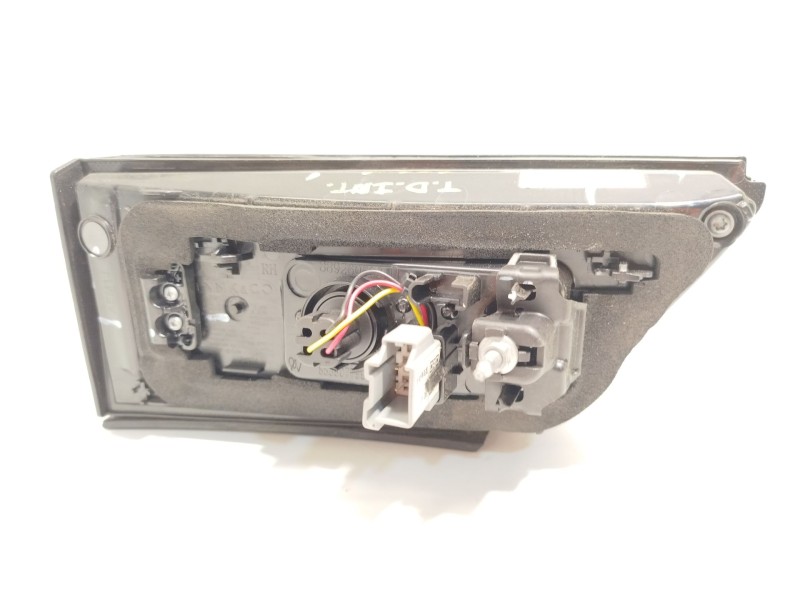 Recambio de piloto trasero derecho interior para lynk & co 01 phev referencia OEM IAM 8888077998  