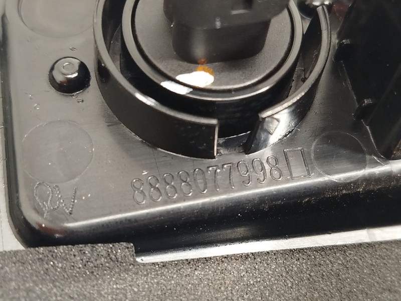 Recambio de piloto trasero derecho interior para lynk & co 01 phev referencia OEM IAM 8888077998  