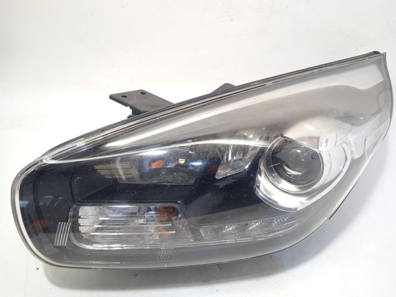 Recambio de faro izquierdo para kia carens iv 1.7 crdi referencia OEM IAM 92101A4180  