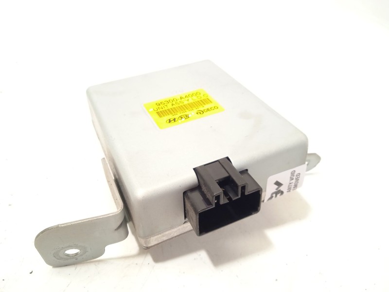 Recambio de modulo electronico para kia carens iv 1.7 crdi referencia OEM IAM 95300A4000  