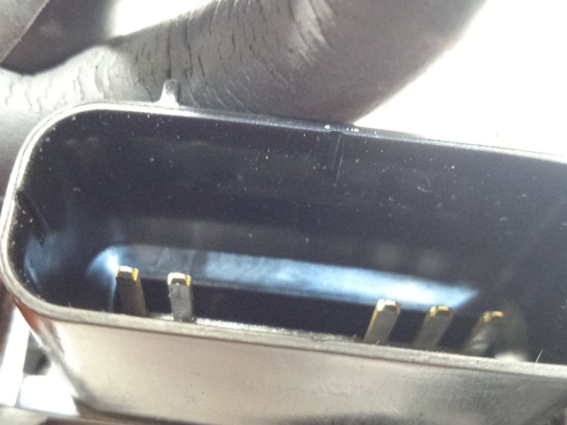 Recambio de cerradura puerta trasera derecha para kia carens iv 1.7 crdi referencia OEM IAM 81420A4030  