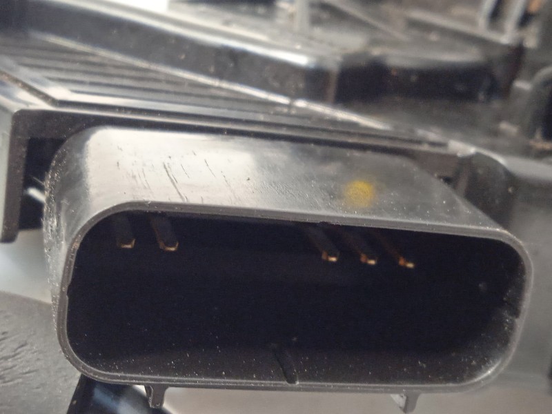 Recambio de cerradura puerta trasera izquierda para kia carens iv 1.7 crdi referencia OEM IAM 81410A4030  