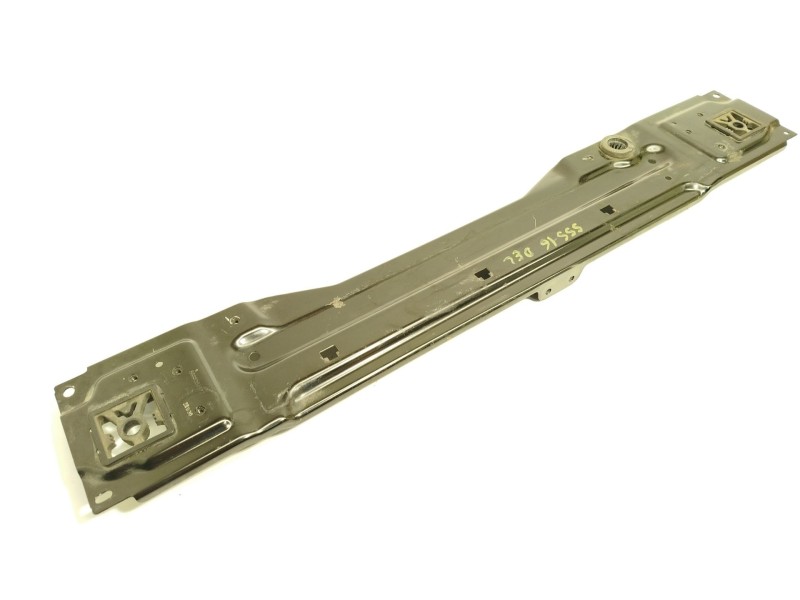 Recambio de travesaño superior para lynk & co 01 phev referencia OEM IAM 8888384577  