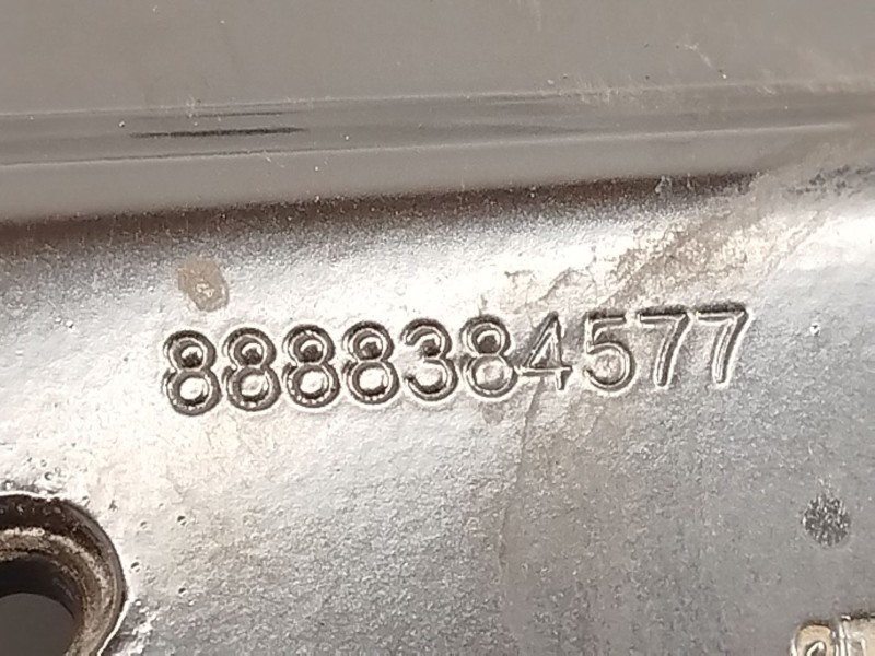 Recambio de travesaño superior para lynk & co 01 phev referencia OEM IAM 8888384577  