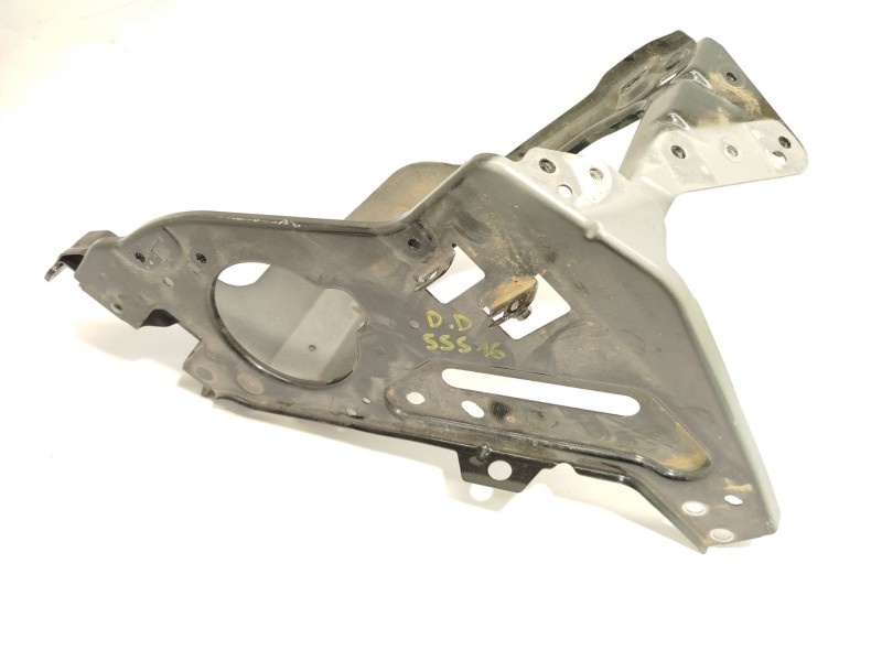 Recambio de soporte faro derecho para lynk & co 01 phev referencia OEM IAM 8888122658  