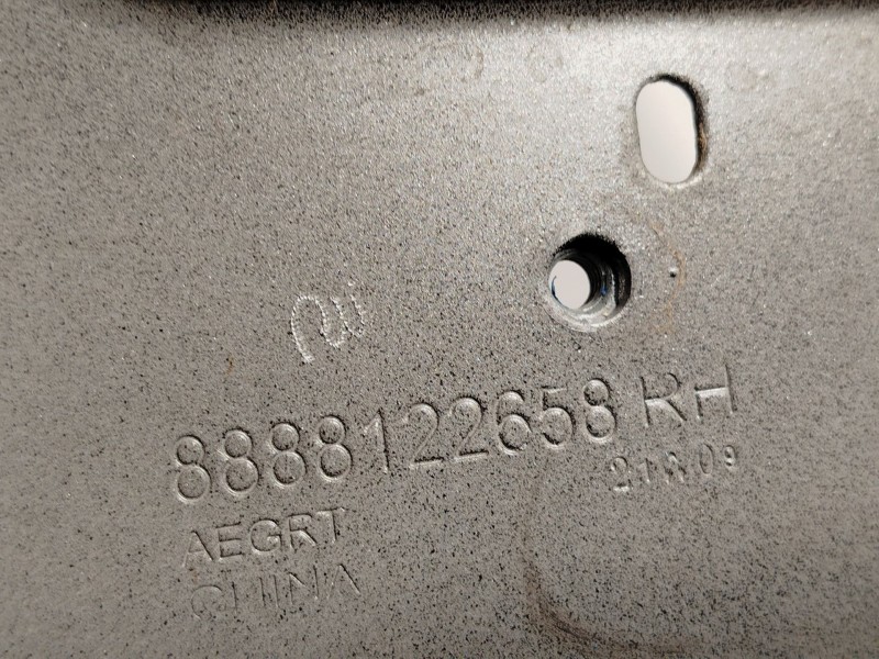 Recambio de soporte faro derecho para lynk & co 01 phev referencia OEM IAM 8888122658  