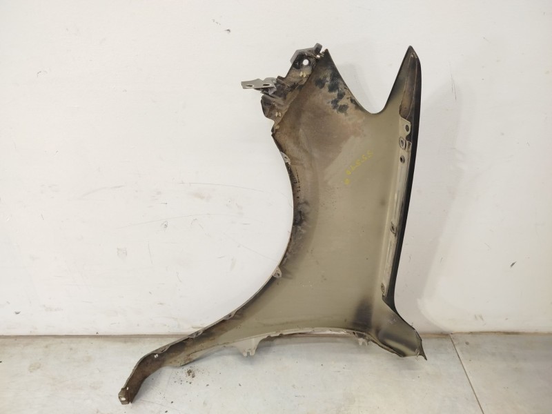 Recambio de aleta delantera derecha para hyundai santa fé ii (cm) 2.2 crdi referencia OEM IAM 663202B500  