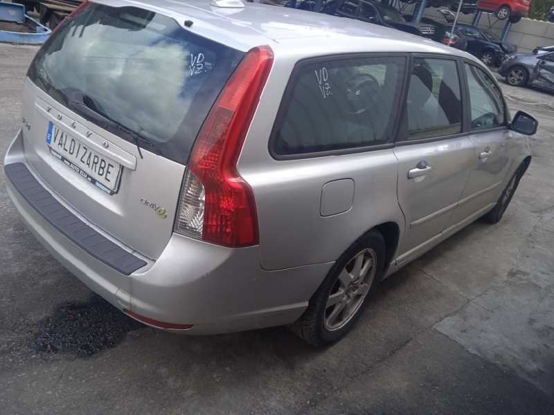 volvo v50 familiar del año 2011