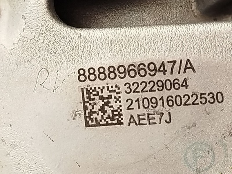 Recambio de mangueta trasera izquierda para lynk & co 01 phev referencia OEM IAM 8888966947  32229064
