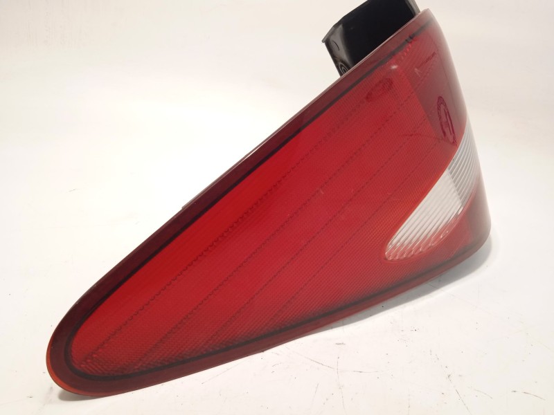 Recambio de piloto trasero izquierdo para ssangyong rodius i 2.7 xdi referencia OEM IAM 8360121304  