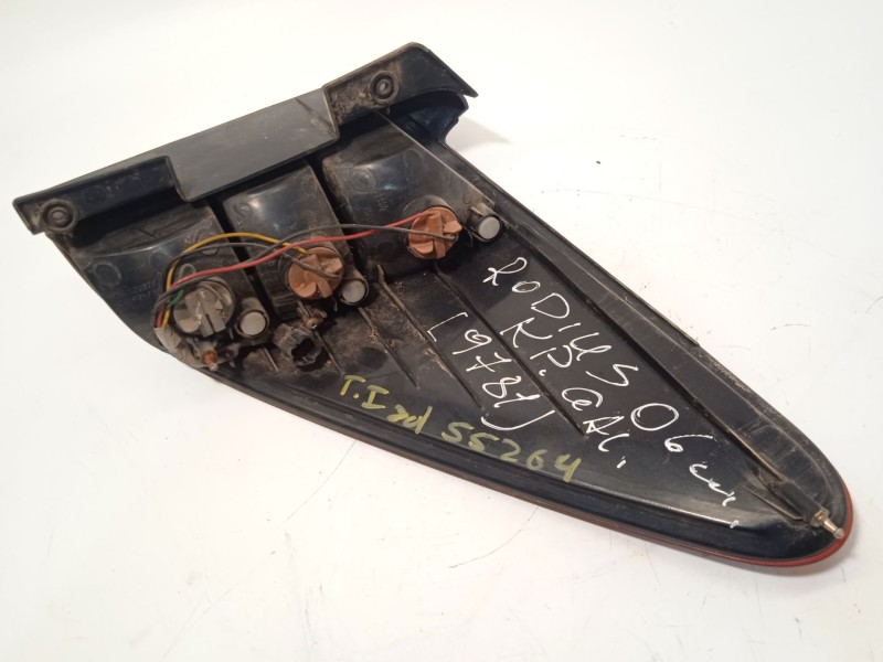 Recambio de piloto trasero izquierdo para ssangyong rodius i 2.7 xdi referencia OEM IAM 8360121304  