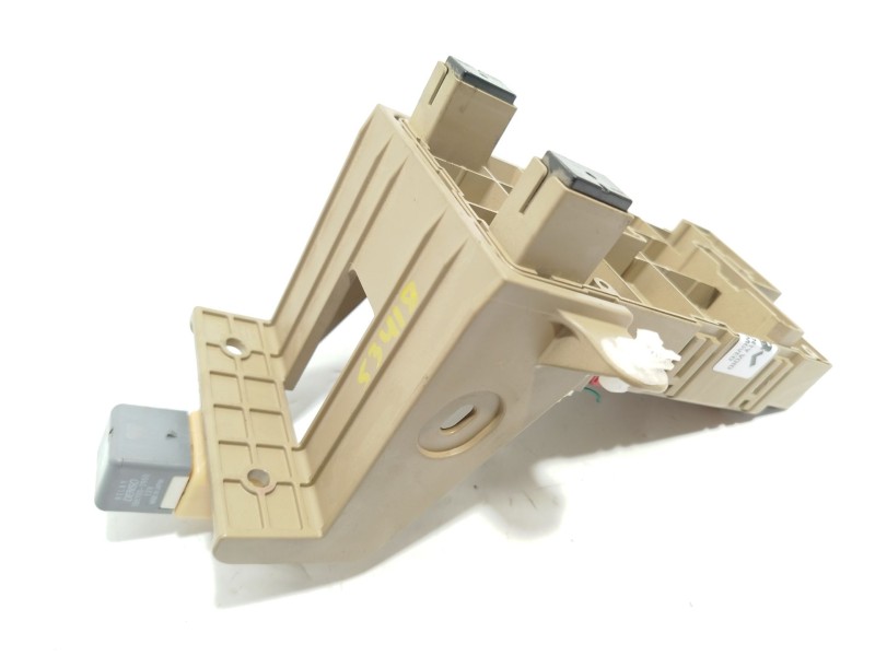 Recambio de caja reles / fusibles para subaru forester sport referencia OEM IAM 82201FJ210  