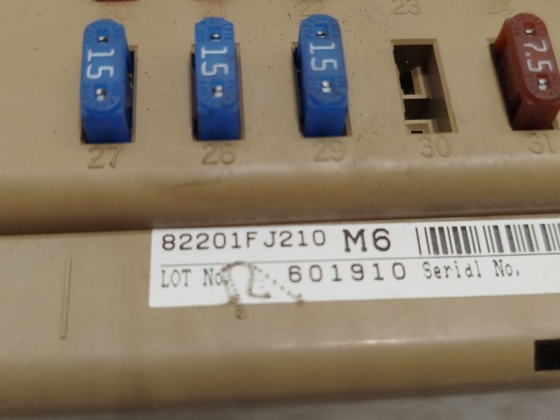 Recambio de caja reles / fusibles para subaru forester sport referencia OEM IAM 82201FJ210  