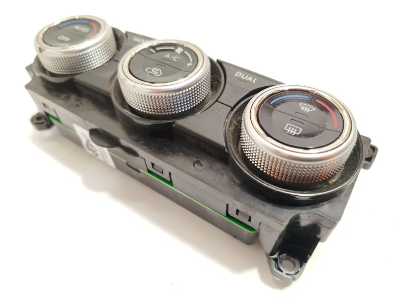 Recambio de mando climatizador para subaru forester sport referencia OEM IAM 72311SG611  