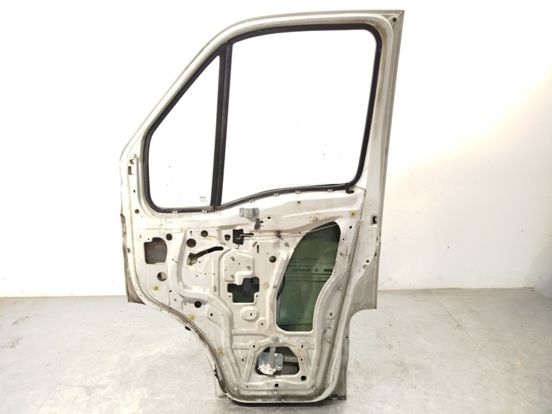 Recambio de puerta delantera derecha para iveco daily iv caja/chasis 35c15 referencia OEM IAM 99460120  