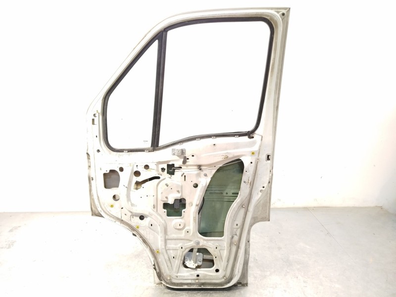 Recambio de puerta delantera derecha para iveco daily iv caja/chasis 35c15 referencia OEM IAM 99460120  