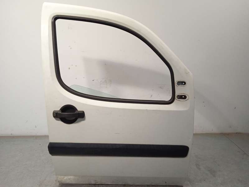 Recambio de puerta delantera derecha para fiat doblo furgón/monospace (223_) 1.3 d multijet referencia OEM IAM 51847705 - Blanco