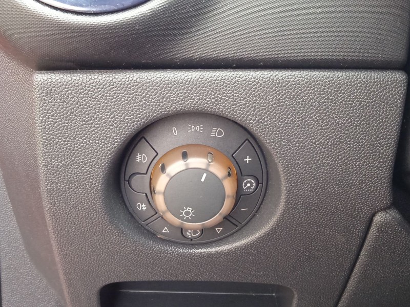 opel corsa d (s07) del año 2008