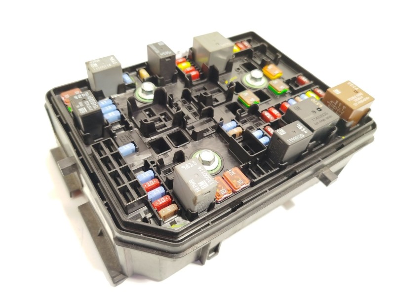 Recambio de caja reles / fusibles para opel astra k (b16) 1.2 turbo (68) referencia OEM IAM 39216533  