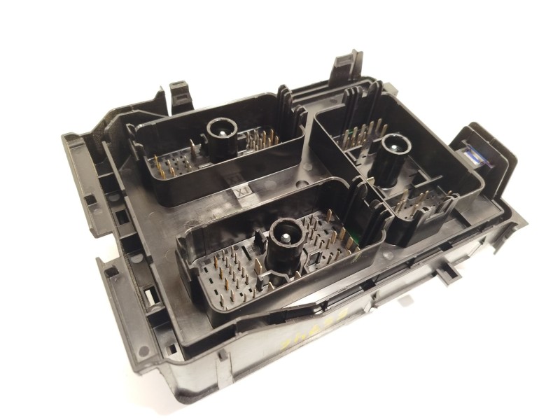 Recambio de caja reles / fusibles para opel astra k (b16) 1.2 turbo (68) referencia OEM IAM 39216533  