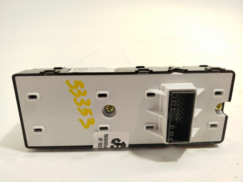 Recambio de mando elevalunas delantero izquierdo para kia stonic (ybcuv) 1.2 cat referencia OEM IAM 93570H8000WK  