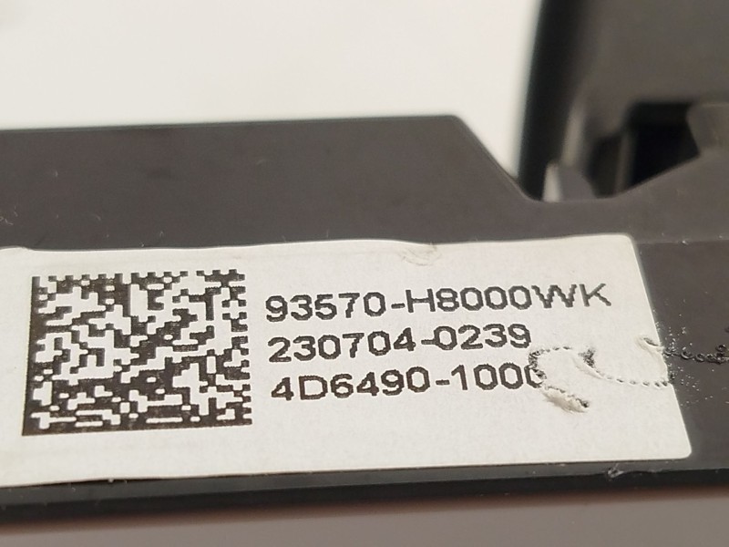 Recambio de mando elevalunas delantero izquierdo para kia stonic (ybcuv) 1.2 cat referencia OEM IAM 93570H8000WK  