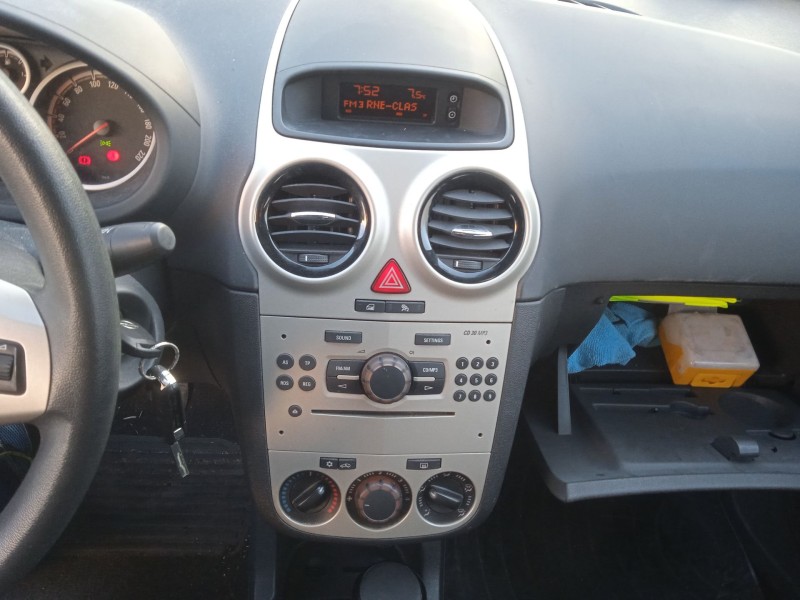 opel corsa d (s07) del año 2006