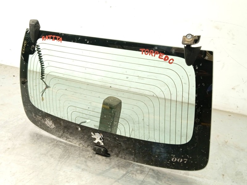 Recambio de porton trasero para peugeot 107 urban move referencia OEM IAM 8744W1 1607989380 