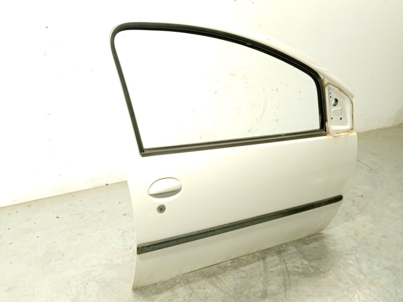 Recambio de puerta delantera derecha para peugeot 107 urban move referencia OEM IAM 9004W9  