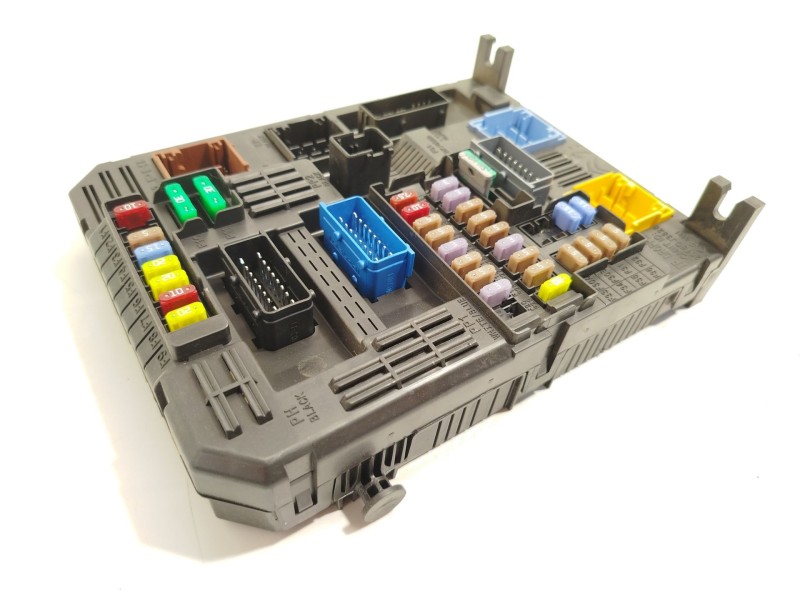 Recambio de caja reles / fusibles para peugeot rifter 1.5 bluehdi 130 referencia OEM IAM 9832880280 1681050580 28709099