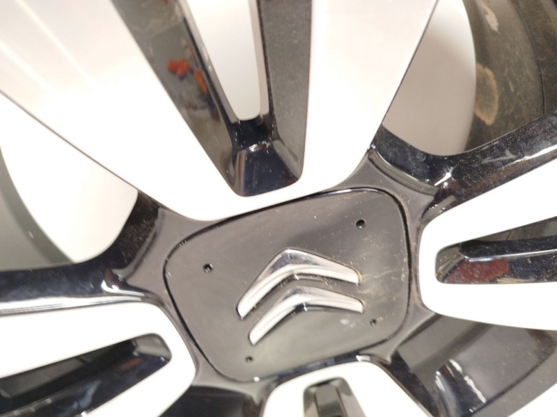 Recambio de llanta para citroën c3 iii (sx) 1.2 puretech 82 referencia OEM IAM 9813075077 98130750XY 