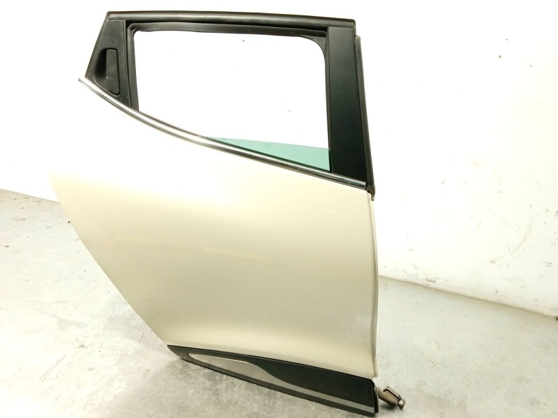Recambio de puerta trasera derecha para renault clio iv (bh_) 1.5 dci 90 referencia OEM IAM 821008626R  