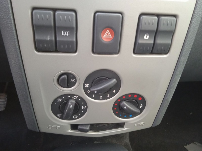 dacia logan (ls_) del año 2007