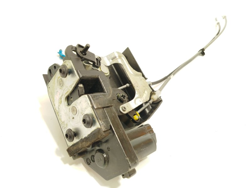 Recambio de cerradura puerta trasera derecha para ssangyong actyon i 2.0 xdi referencia OEM IAM 7131009004  