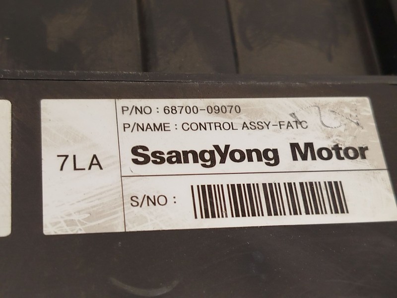 Recambio de mando climatizador para ssangyong actyon i 2.0 xdi referencia OEM IAM 6870009070 6870009070HCH 