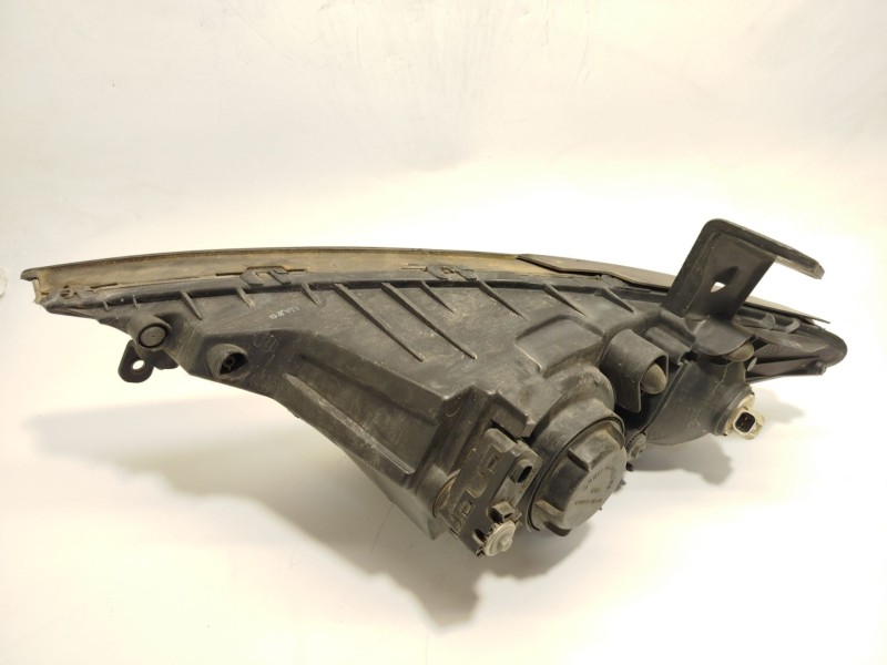 Recambio de faro derecho para ssangyong actyon i 2.0 xdi referencia OEM IAM 8310231303  