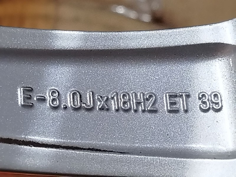 Recambio de llanta para audi q5 (8rb) 2.0 tdi quattro referencia OEM IAM 8R0601025BM  