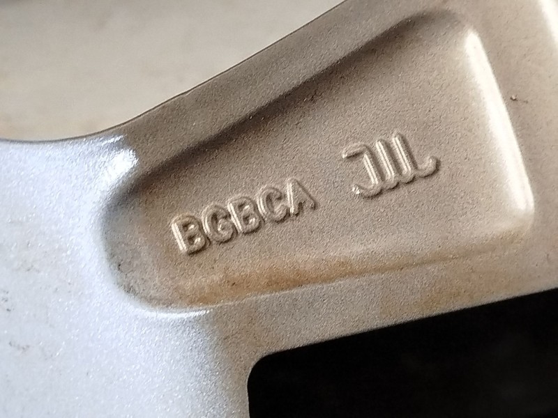 Recambio de llanta para ford kuga iii (dfk) 1.5 ecoboost referencia OEM IAM LV4CN2B 2514935 LV4C1007N2B