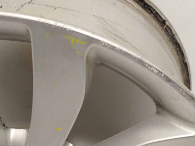 Recambio de llanta para kia carens iv 1.7 crdi referencia OEM IAM 52910A4250  