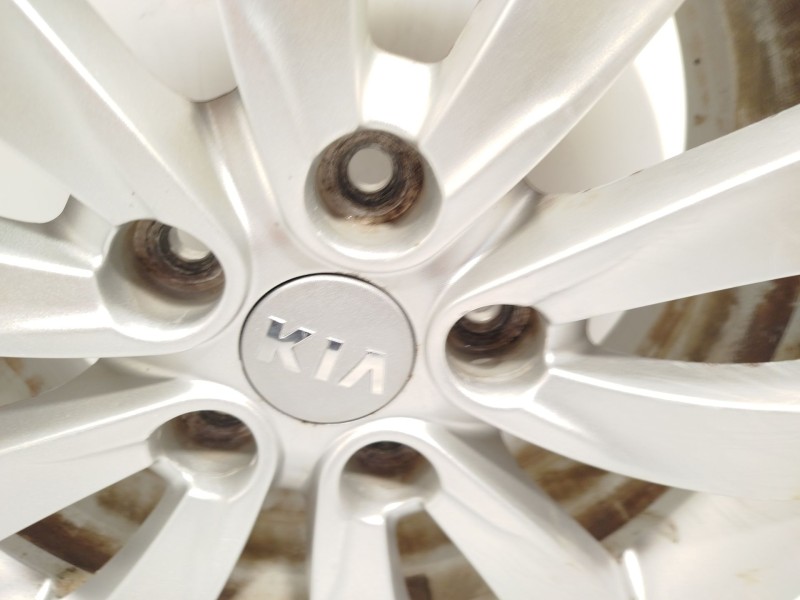 Recambio de llanta para kia carens iv 1.7 crdi referencia OEM IAM 52910A4250  
