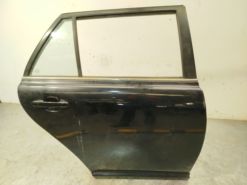 Recambio de puerta trasera derecha para toyota avensis wagon (t25) 2.2 d-4d cat referencia OEM IAM   