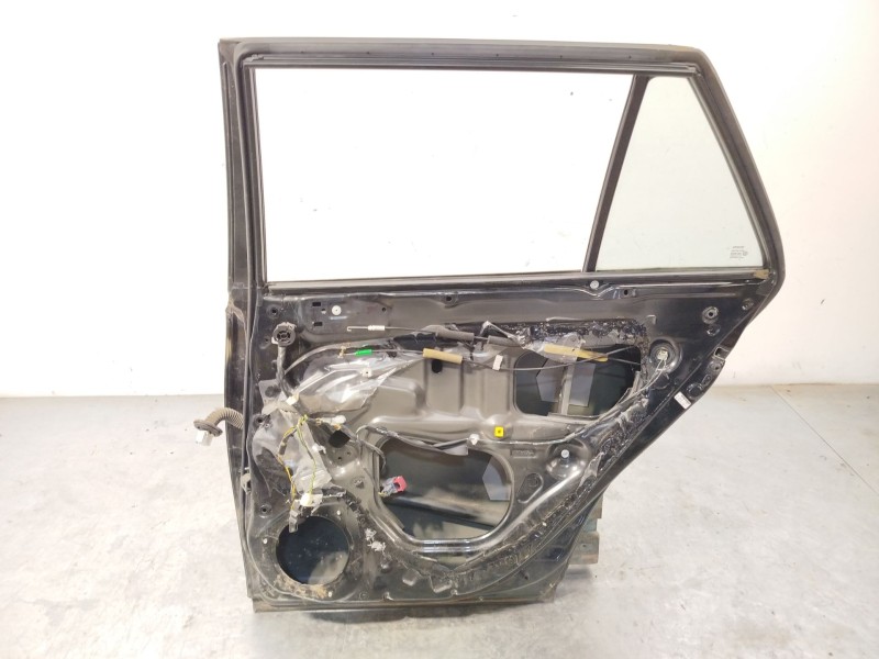 Recambio de puerta trasera derecha para toyota avensis wagon (t25) 2.2 d-4d cat referencia OEM IAM   