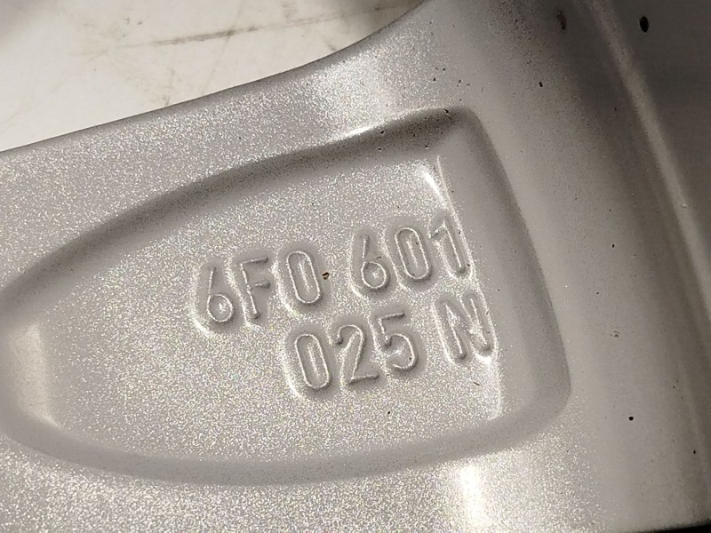 Recambio de llanta para seat ibiza v (kj1, kjg) 1.0 tsi referencia OEM IAM 6F0601025N 6F0601025G8Z8 