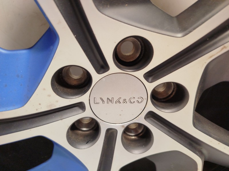 Recambio de llanta para lynk & co 01 phev referencia OEM IAM 8890173164 8889684976 8889658786