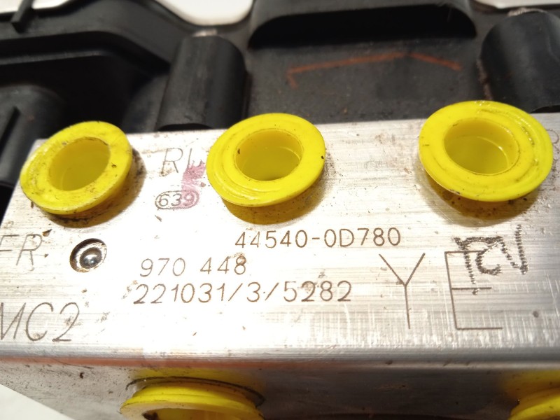 Recambio de abs para toyota yaris (_p21_, _pa1_, _ph1_) 1.5 hybrid (mxph10) referencia OEM IAM 445400D780 0265957151 970448