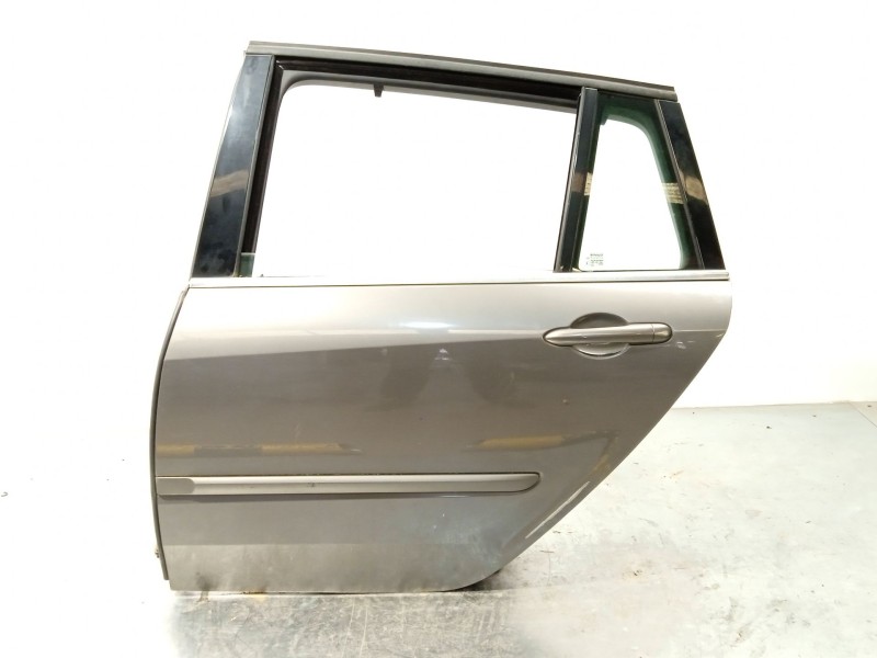 Recambio de puerta trasera izquierda para renault laguna grandtour iii 2.0 dci diesel cat referencia OEM IAM 821010024R  