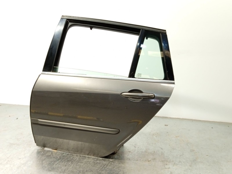 Recambio de puerta trasera izquierda para renault laguna grandtour iii 2.0 dci diesel cat referencia OEM IAM 821010024R  