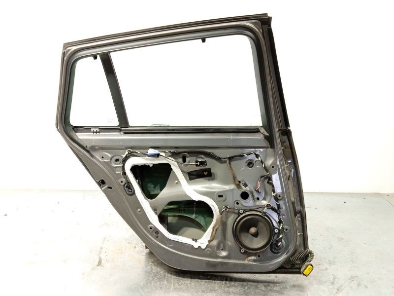 Recambio de puerta trasera izquierda para renault laguna grandtour iii 2.0 dci diesel cat referencia OEM IAM 821010024R  